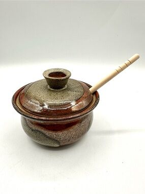 Studio Art Honey Pot / Sugar Bowl w Lid & 2 wooden dippers /spoon